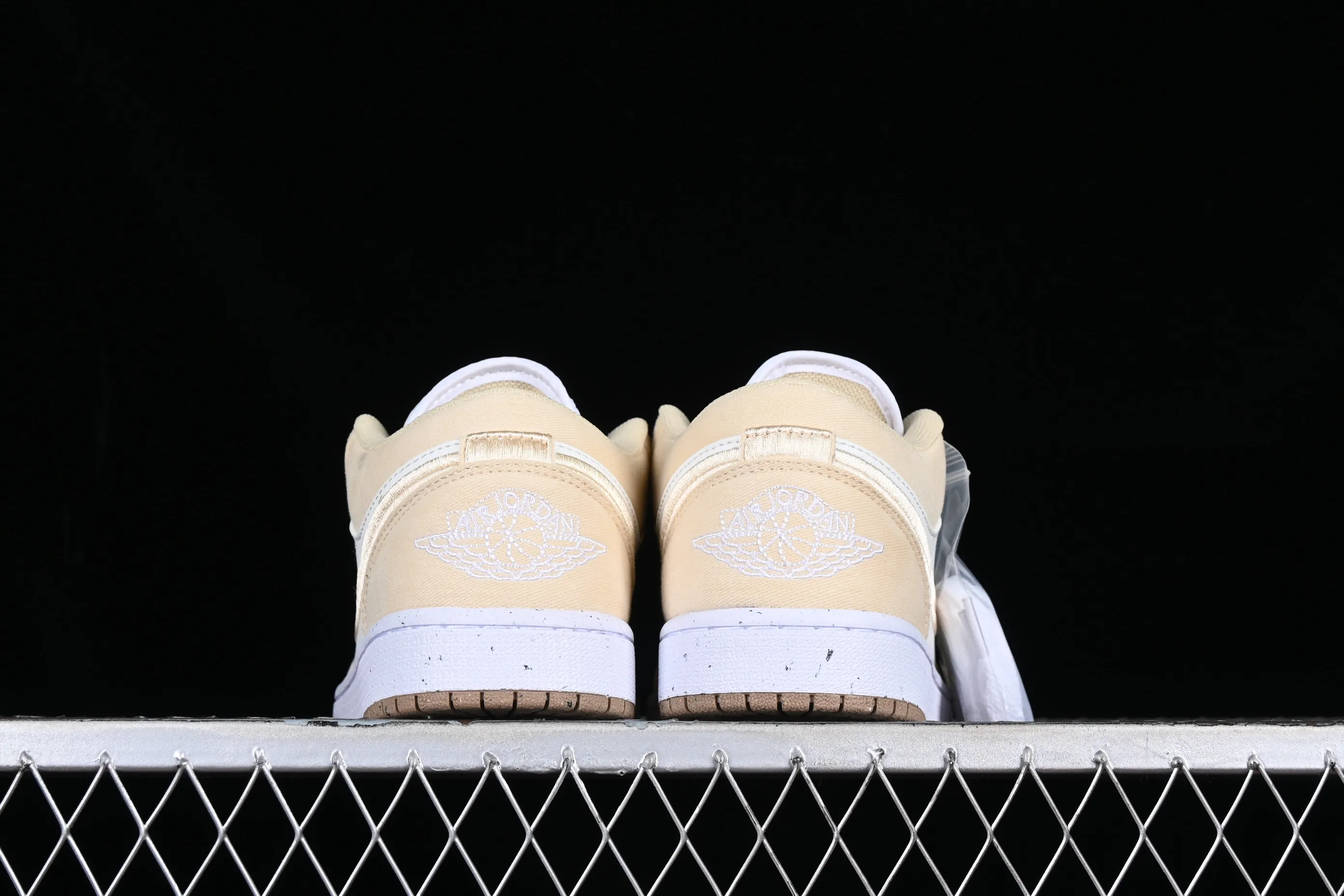All categories Air Jordan Jordan series basketball shoes Air Jordan 1 Low Air Jordan 1 Low AJ1 Joe 1 electric embroidery white and yellow low-top cultural basketball shoes FN3722-701